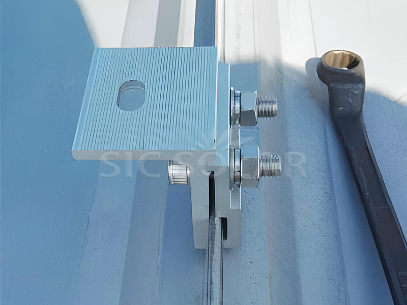 China Standing Seam Roof Clamps