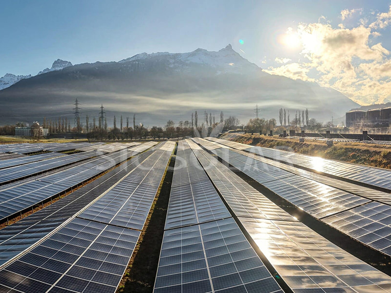 2-MW-Freiflächen-Solaranlage in der Schweiz