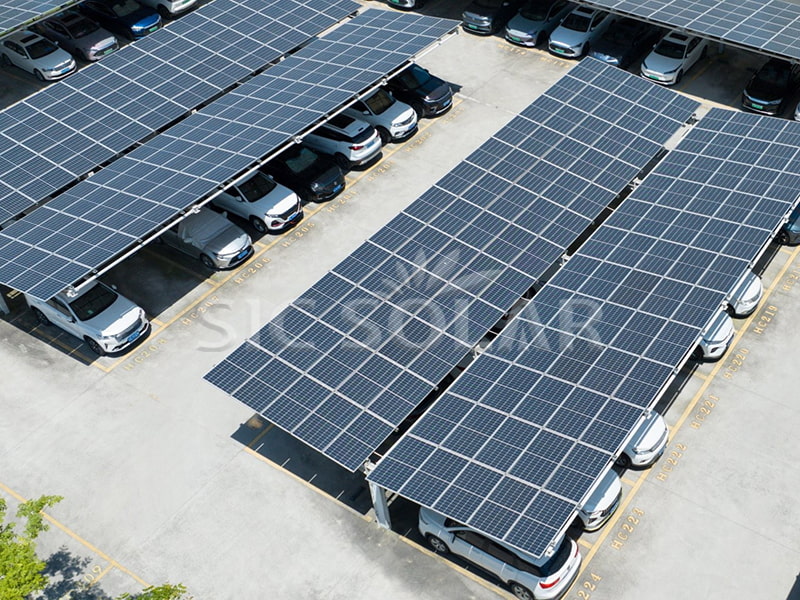200-kW-Carport-Solaranlage mit Freiflächenmontage in Deutschland