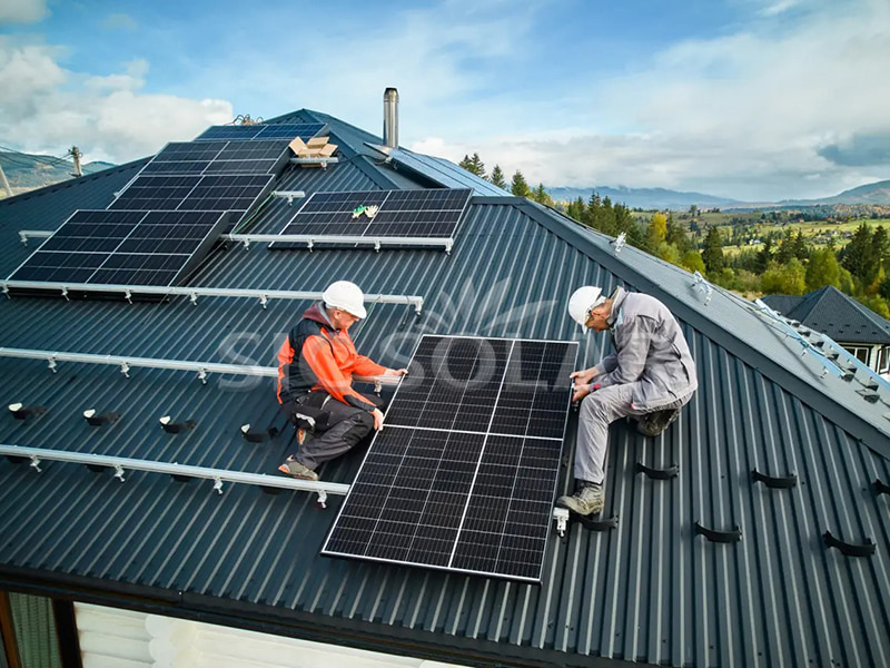 Montagesystem für 20-kW-Solarmodule für Metalldächer in Spanien