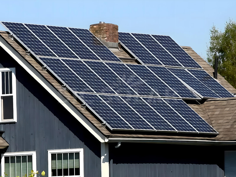10-kW-Solaranlage auf einem geneigten Asbestdach in Dänemark