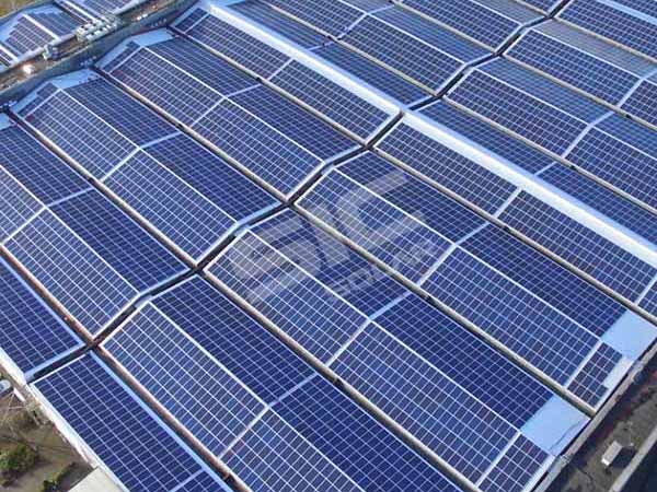 2,2-MW-Projekt mit Blechdachklemmen | Sic-solar.com