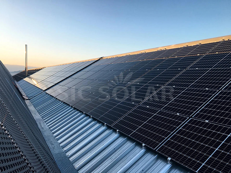 100-kW-Trapezblech-Solaranlage mit Montage in Frankreich