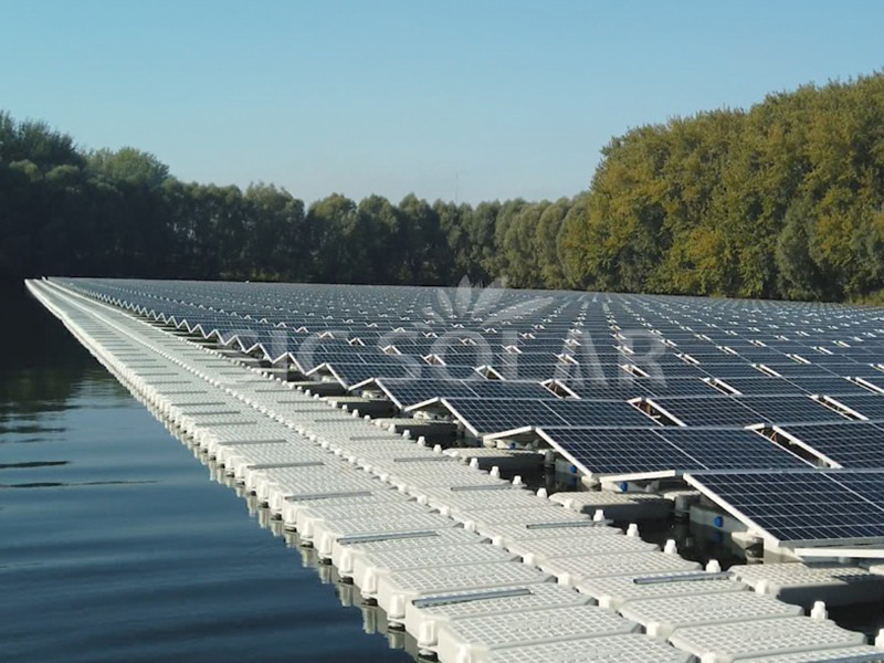 6-MW-Schwimmende-Solaranlage in den Niederlanden